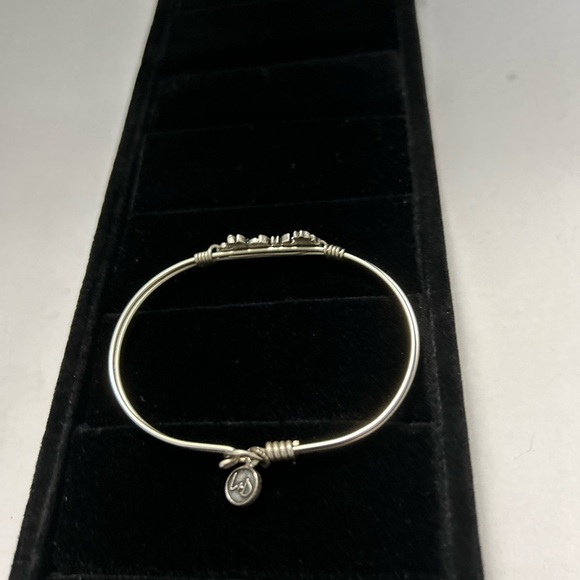 Luca & Danni Women’s Wire Bracelet - Picture 2 of 5